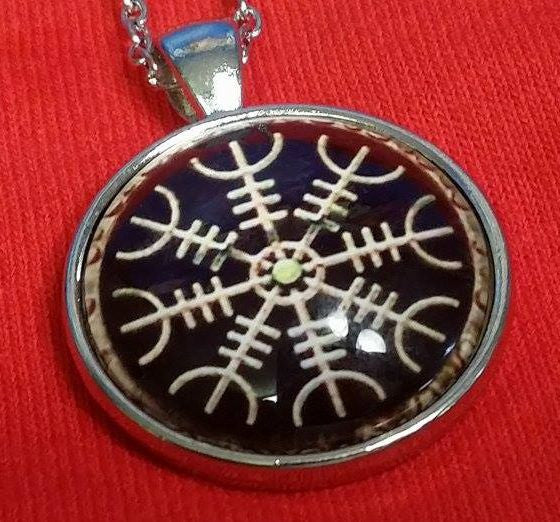 Viking Vegvisir Icelandic Sailor Rough Weather Protection Black Medallion Nordic Jewelry Necklace